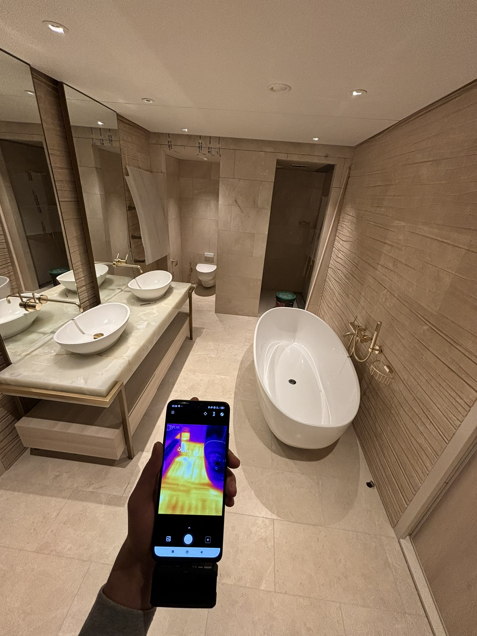 Bagno di lusso con termocamera